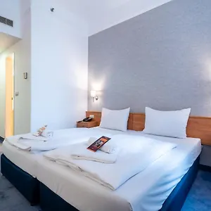 Hotel East, Budapesta